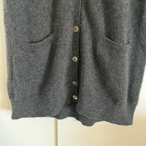 VINCE x A PEA IN THE POD 100% Cashmere Maternity Sweater Vest - Picture 5 of 10